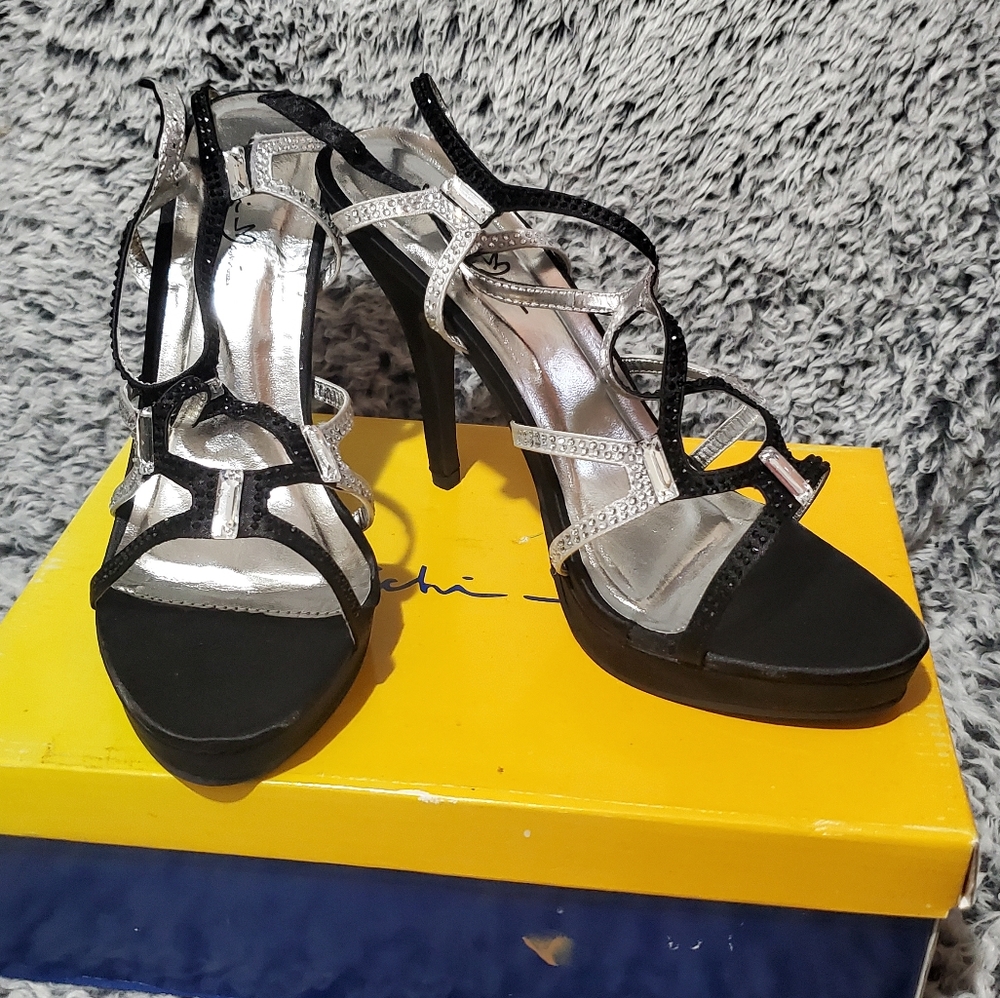 Marichi Mani Black and silver Heels size 9